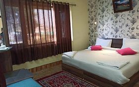 Hotel Curio'S All Seasons
