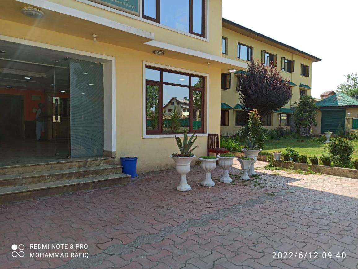 Hotel Curio'S All Seasons Srinagar  Exterior photo